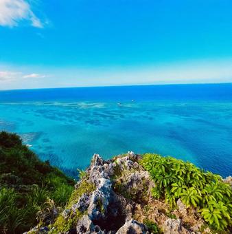 宮古島の崖と海の絶景 宮古島の崖と海の絶景の写真