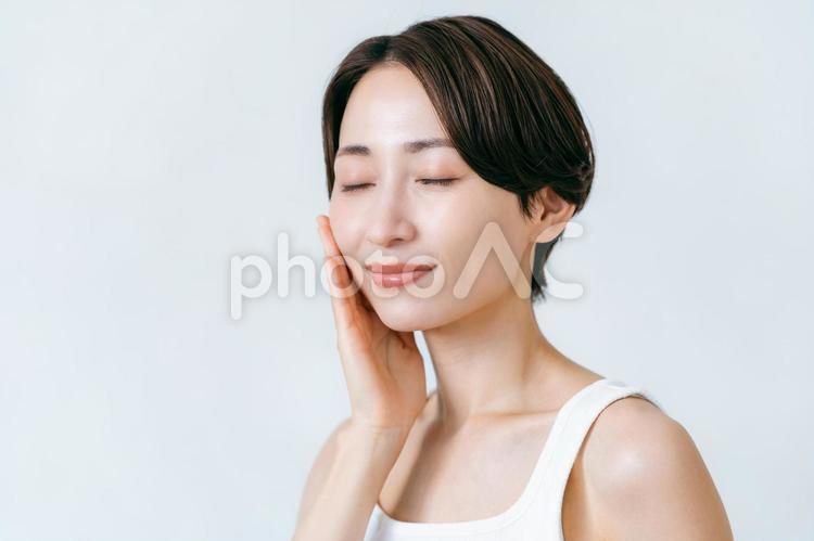 ミドル女性の美容イメージ 美容,笑顔,ビューティーの写真素材