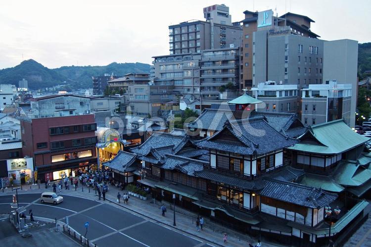 ゴールデンウィークの道後温泉夕景 道後温泉,本館,道後の写真素材