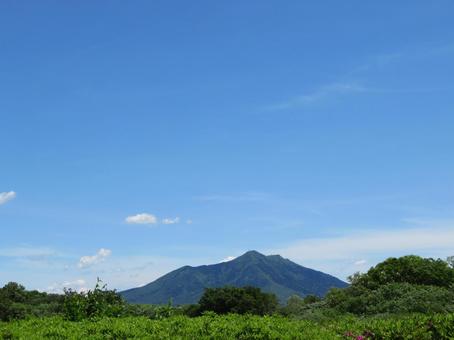 下妻市小貝川ふれあい公園からの筑波山 下妻市小貝川ふれあい公園からの筑波山 筑波山,山,自然の写真素材
