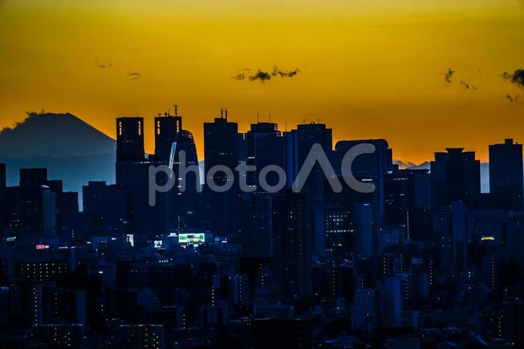 文京シビックセンターからの夕景５ オフィスビル,オフィス街,オレンジ色の写真素材