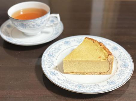 フランと紅茶 タルト,フラン,カスタードクリームの写真素材