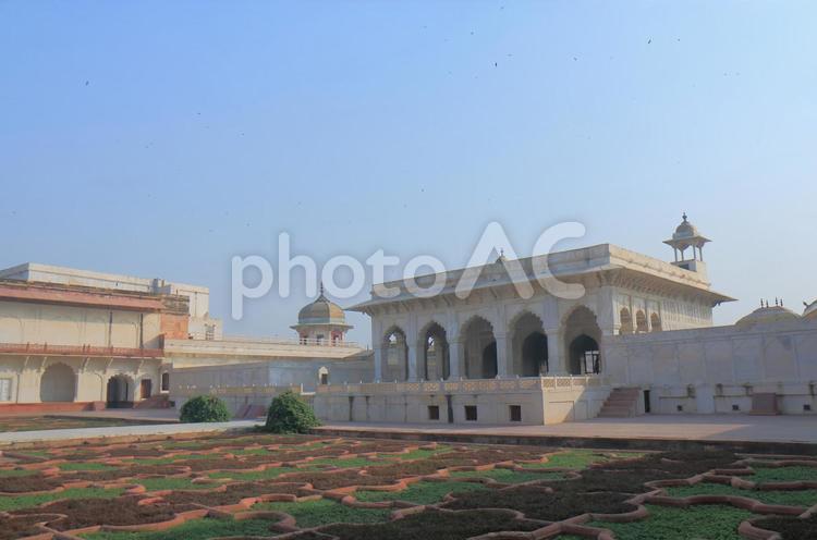 インド　アグラの歴史的建造物　アグラフォートのアングリ庭園の アグラ,インド,アグラフォートの写真素材