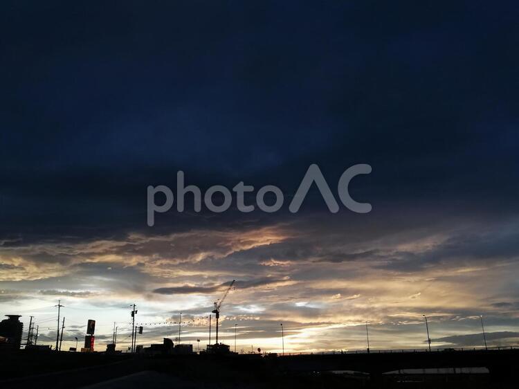 夕暮れの街 夕暮れ,夕方,空の写真素材