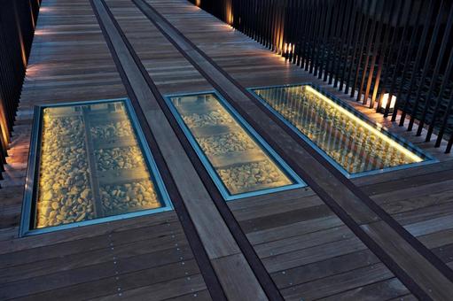 春海橋公園遊歩道のガラス床部分 晴海橋梁,旧晴海鉄道橋,春海橋公園遊歩道の写真素材