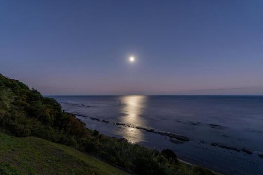 堀切峠で見た満月 夜景,夜,堀切峠の写真素材