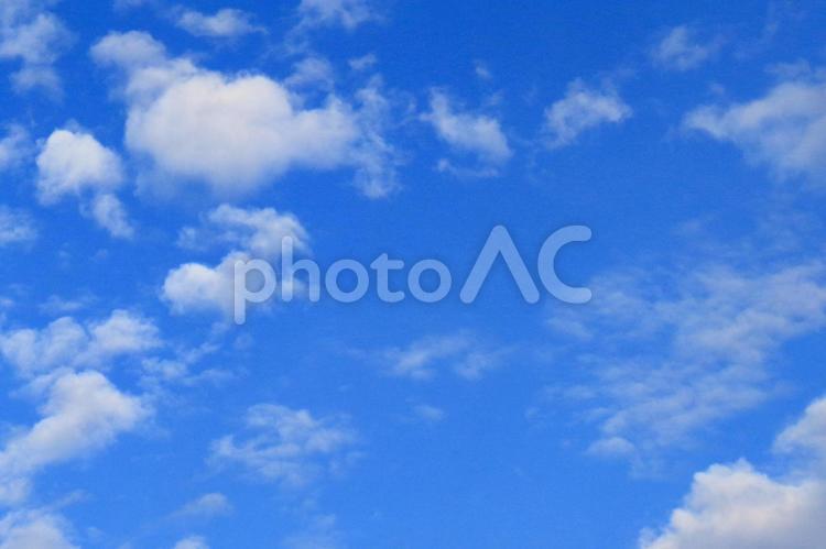 美瑛の青空と白い雲3 青空,白い雲,壁紙の写真素材