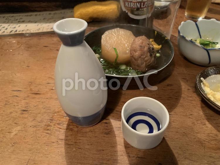 熱燗とおでん 酒,日本酒,居酒屋の写真素材