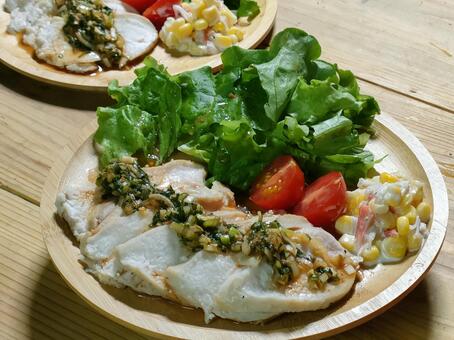 蒸し鶏の香味だれ（よだれ鶏風） 蒸し鶏,よだれ鶏,鶏むね肉の写真素材