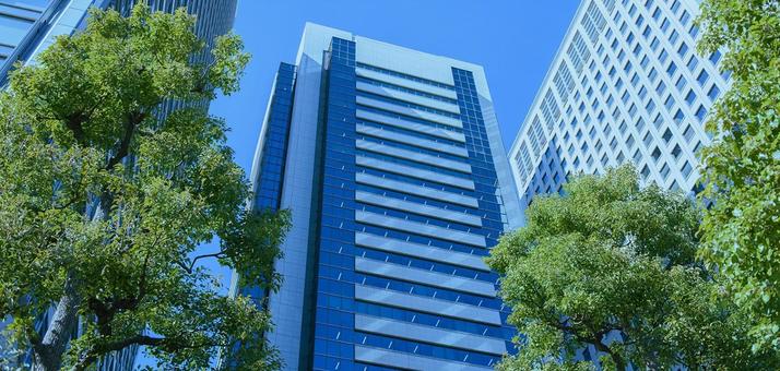 オフィスビル　緑の木 ビル,ビジネス,仕事の写真素材