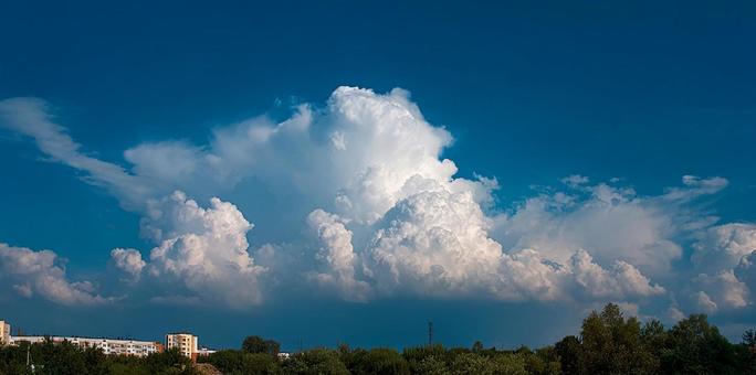 雷雨の予兆、迫力ある積乱雲 雷雨の予兆、迫力ある積乱雲の写真