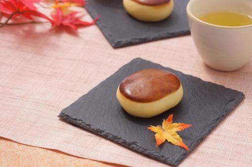 秋の和菓子 栗饅頭 秋の和菓子 栗饅頭 栗饅頭,栗まんじゅう,和菓子の写真素材