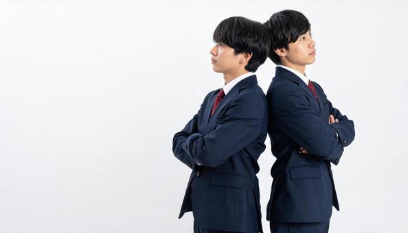 ライバル  腕を組んでにらみ合う学生二人 ライバル  腕を組んでにらみ合う学生二人の写真