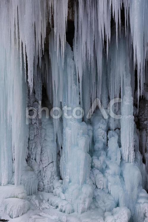 七条大滝の氷瀑 苔,山,河川の写真素材