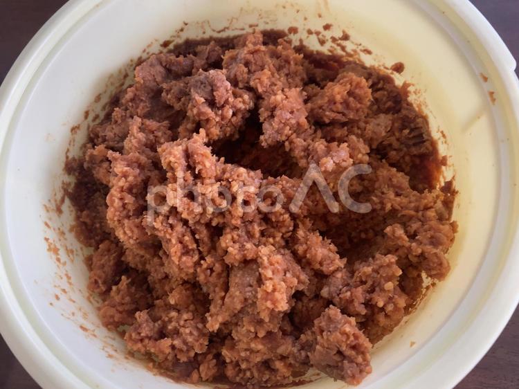 樽に入ったたくさんの手作り味噌 味噌,発酵,手作りの写真素材