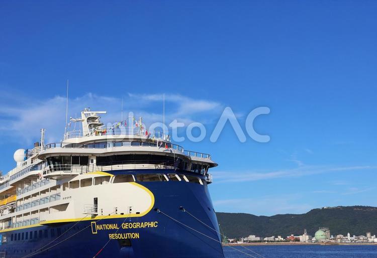 ８月下旬の高松港の旅客船 背景,ナショナル・ジオグラフィック・,レゾルーションの写真素材