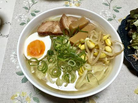 おうちで塩ラーメン おうちで塩ラーメン おうちごはん,塩ラーメン,もやしの写真素材
