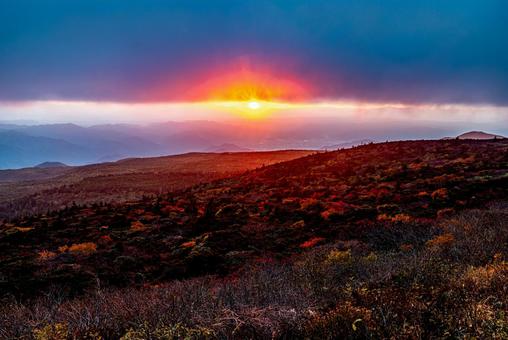 宮城県 蔵王エコーラインから望む夕景 宮城県 蔵王エコーラインから望む夕景 蔵王,蔵王エコーライン,夕方の写真素材