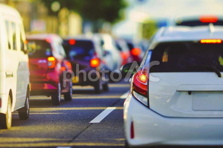 日本の道路を走る車 交通イメージ 交通,車,道路の写真素材