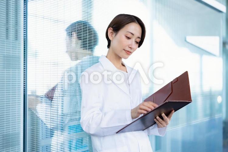 白衣を着た医療従事者 医者,女性,女医の写真素材