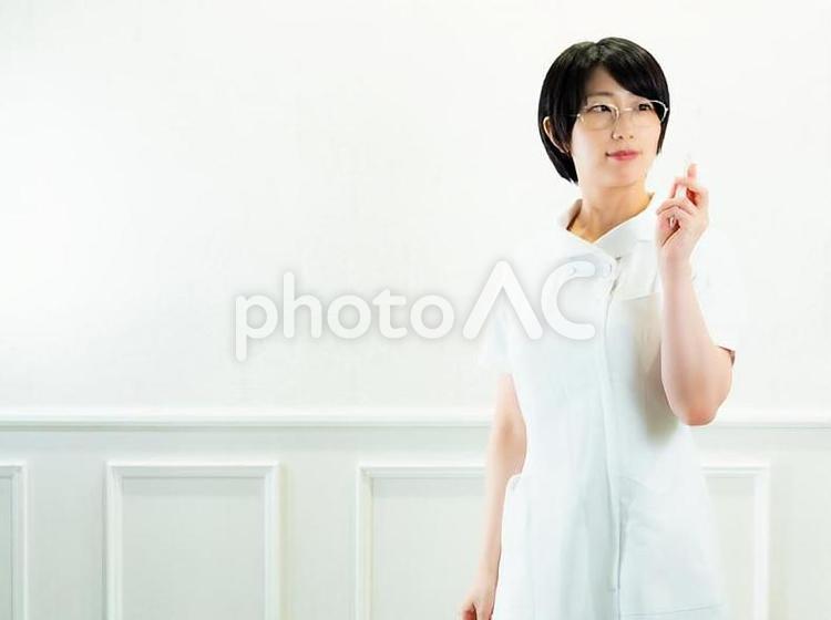 06：看護師のアップ【白バック】 ナース,看護師,看護婦の写真素材