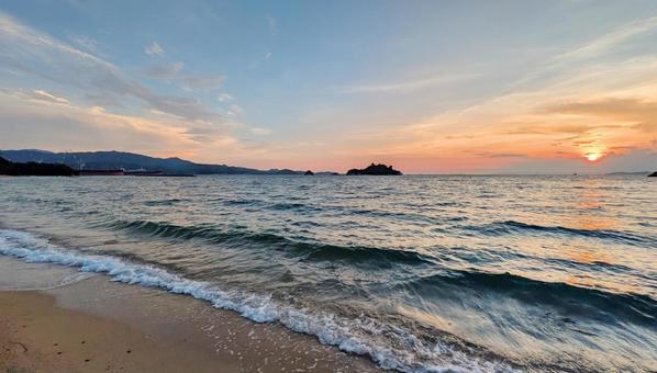 鴨池海岸の夕日-10 鴨池海岸の夕日-10 今治市,大西町,鴨池海岸の写真素材
