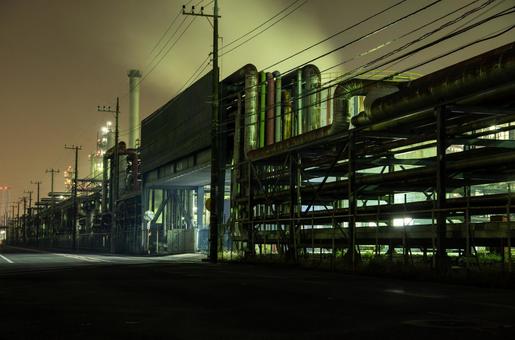 ライトアップされた産業プラントの夜景 工場夜景,工場,産業の写真素材