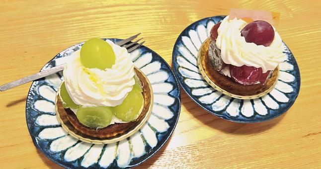 秋の味覚、シャインマスカットのケーキ 秋の味覚、シャインマスカットのケーキ ケーキ,シャインマスカット,ぶどうの写真素材