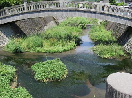 小川にかかる橋 小川にかかる橋の写真