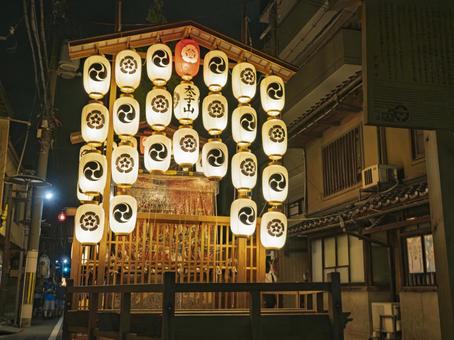 祇園祭・太子山|京の夜を彩る幻想的な提灯 祇園祭・太子山|京の夜を彩る幻想的な提灯 祇園祭,太子山,山鉾の写真素材