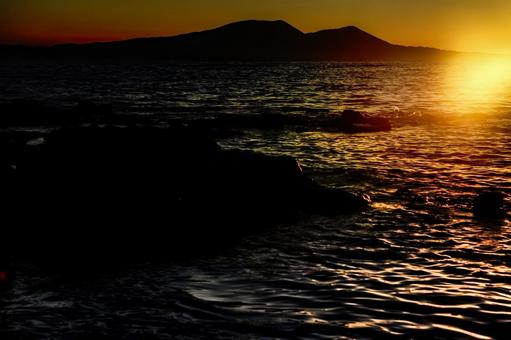 <Goto scenery> View of the sun rising over the sea in summer, JPG