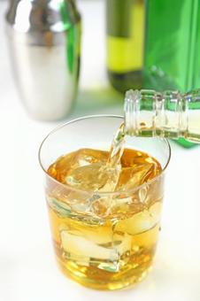 ウイスキー ウイスキー,アルコール,グラスの写真素材