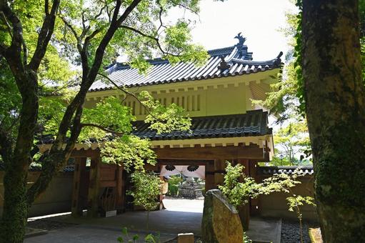 医王山 油山寺の山門 医王山 油山寺の山門の写真