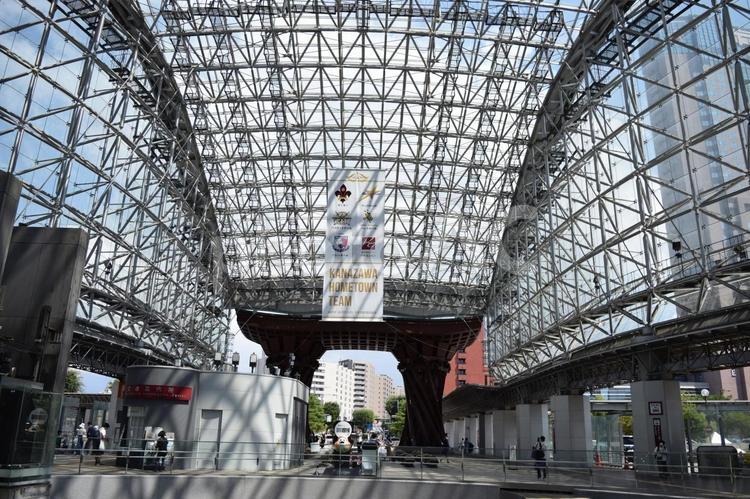 【石川】金沢駅の風景 金沢駅,駅,広場の写真素材
