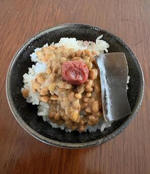 こまち昆布炊き上げご飯に納豆とかつお梅 茶碗飯,朝食,あきたこまちの写真素材