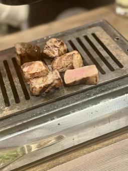 牛タンの鉄板焼き 牛肉,牛タン,牛の写真素材