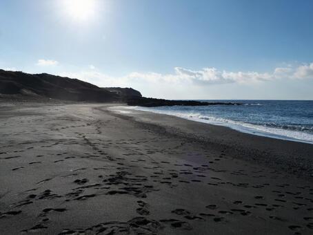 伊豆大島　砂の浜 砂の浜,ビーチ,黒砂の写真素材