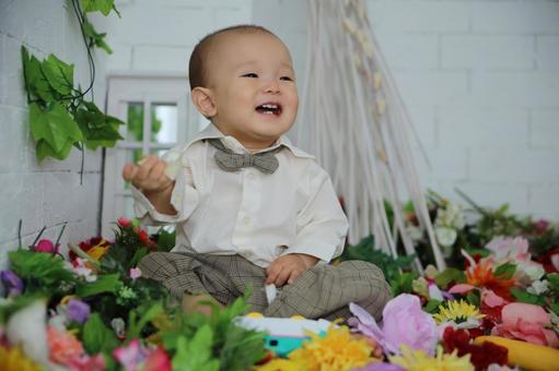 可愛い笑顔の赤ちゃん 可愛い笑顔の赤ちゃん こども,人物写真,育児の写真素材