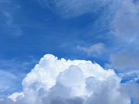 白い雲と青い空 白い雲と青い空の写真