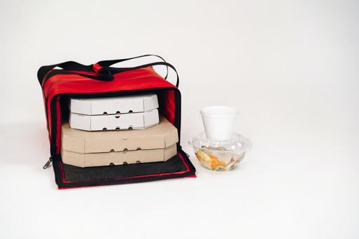 保温ピザバッグと料理の入ったパックの写真