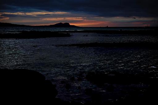 <素材>夕暮れの海の風景 <素材>夕暮れの海の風景の写真