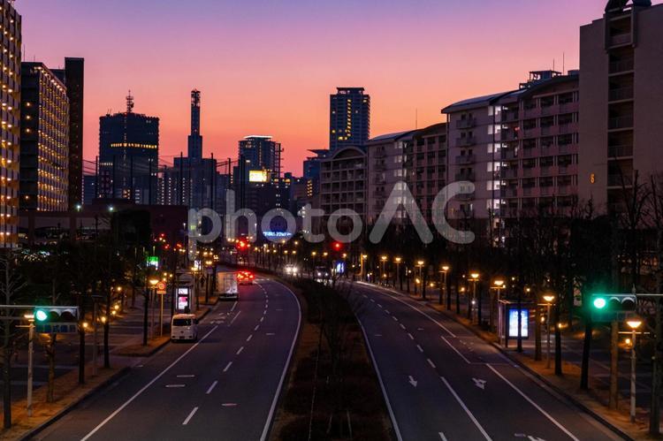 マジックアワーの空と街並み 都会,都市風景,夜景の写真素材