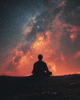 幻想的な夜の山と青い空 幻想的な夜の山と青い空の写真