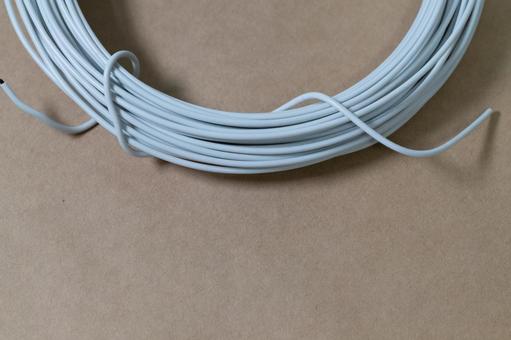 巻かれた白い電線 巻かれた白い電線の写真