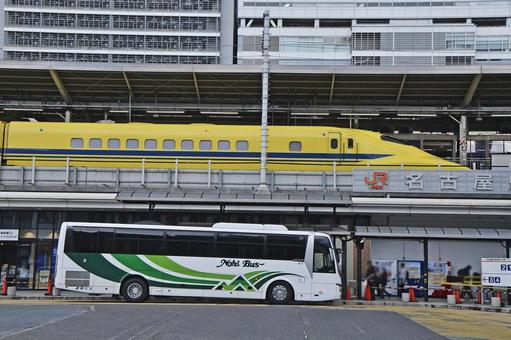 三菱ふそうエアロエース　ドクターイエロー 新幹線,名古屋,夜行バスの写真素材