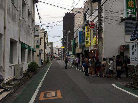 宇都宮の餃子通り・宮島町通りと街並・行列 餃子通り,宮島町通り,宇都宮の写真素材