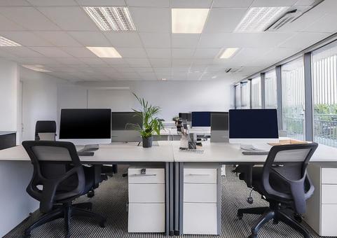 明るいオフィスの写真