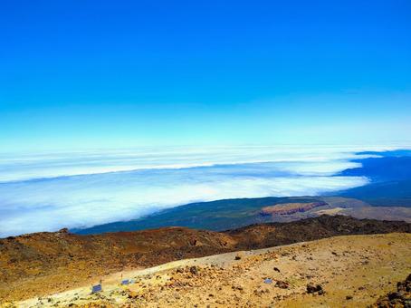 テイデ山頂から眺める雲海 テイデ山頂から眺める雲海の写真