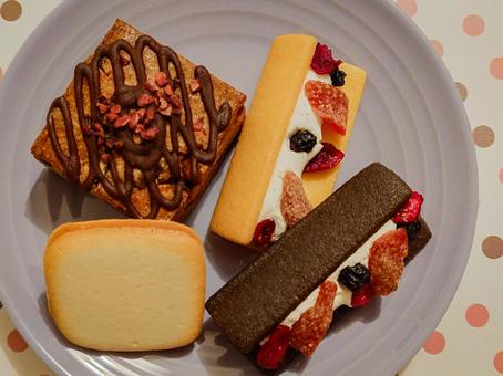 焼き菓子盛り合わせ2 焼き菓子盛り合わせ2 クッキーサンド,クッキー,ドライフルーツの写真素材