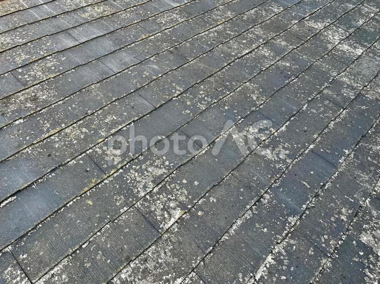 ボロボロに劣化した屋根② 屋根,劣化,ボロボロの写真素材
